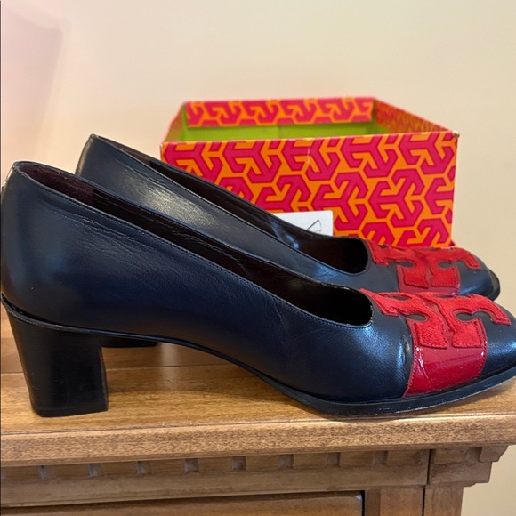 Tory Burch Black and Red Puzzle Design Women's Shoes - Picture 2 of 9